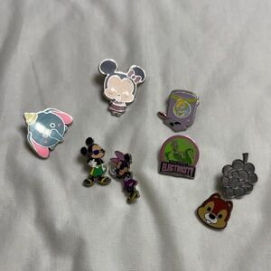 8 Colorful Cartoon Character Pin Set